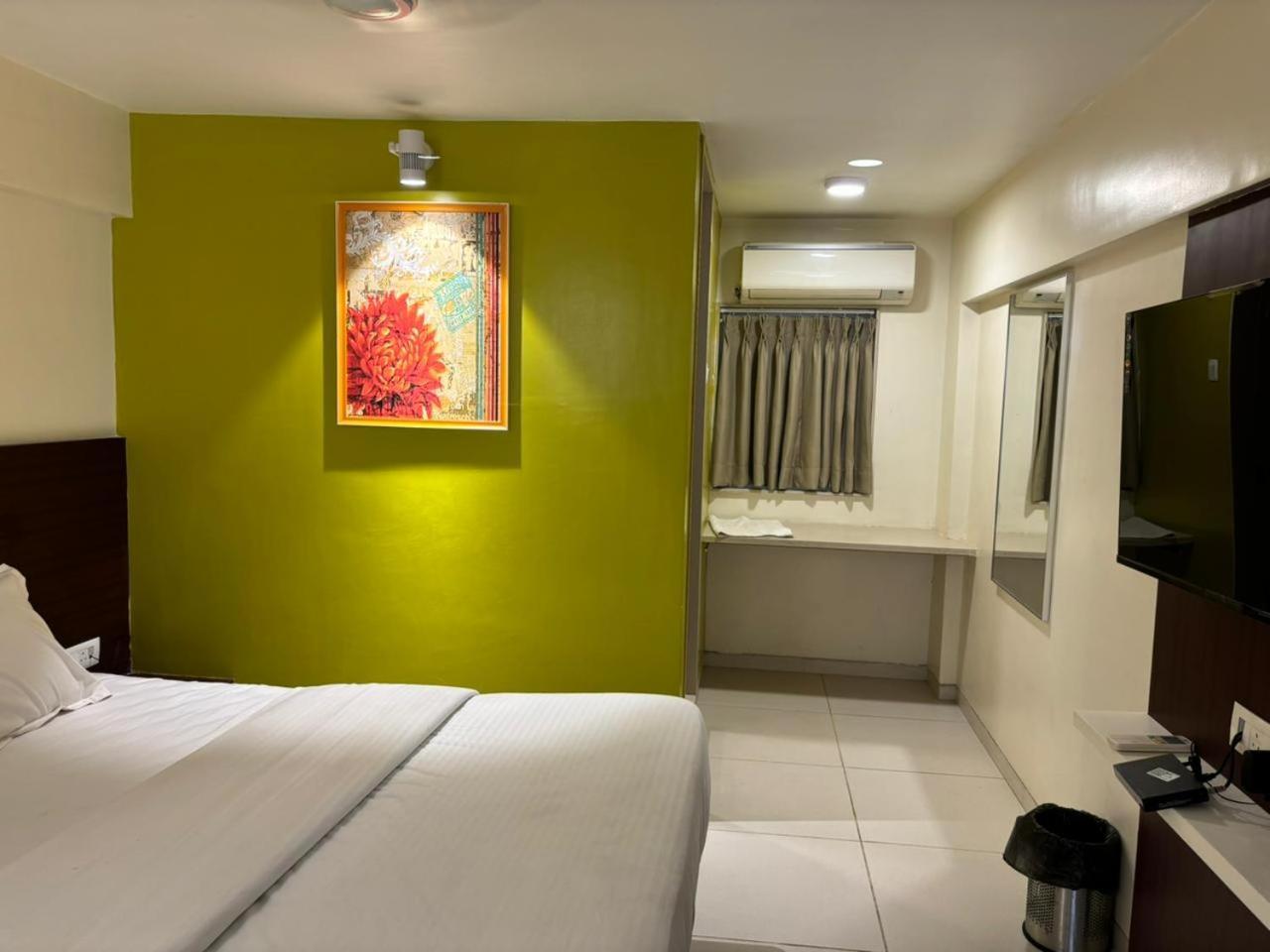 Hotel Haldi Насик Экстерьер фото