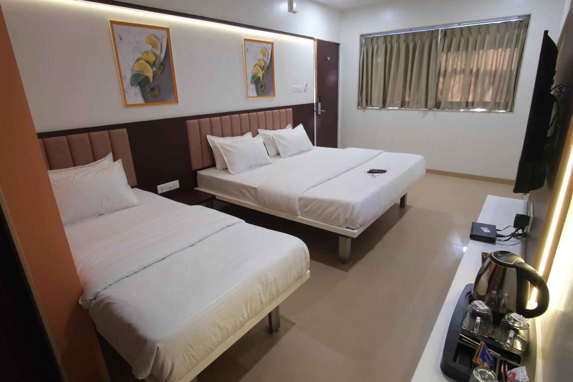 Hotel Haldi Насик Экстерьер фото