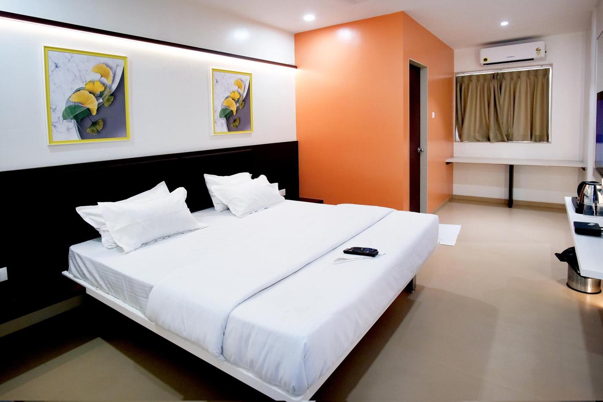 Hotel Haldi Насик Экстерьер фото