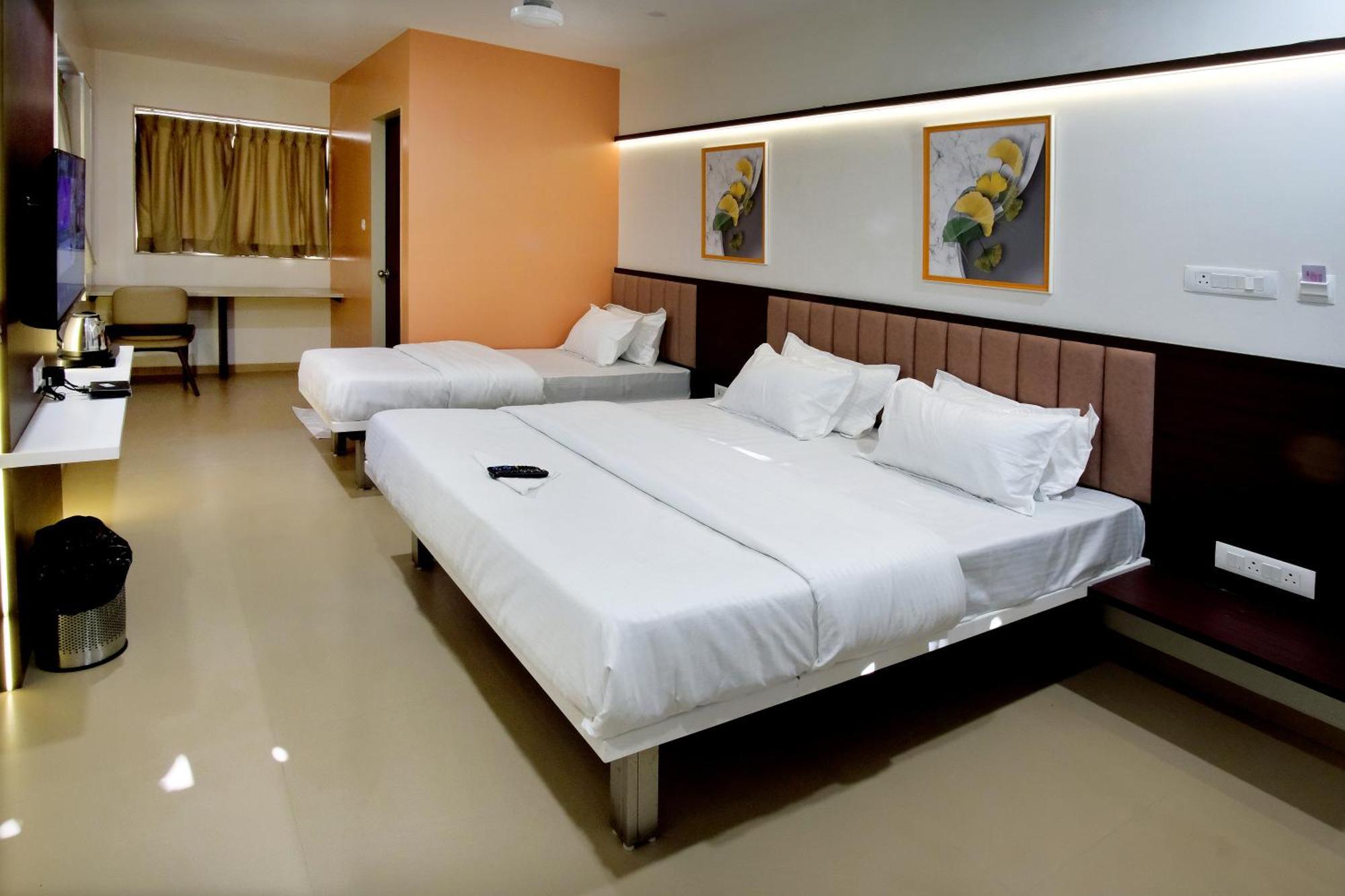 Hotel Haldi Насик Экстерьер фото